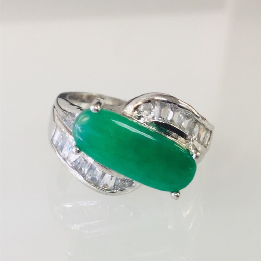 18k GE chrysoprase and Topaz ring